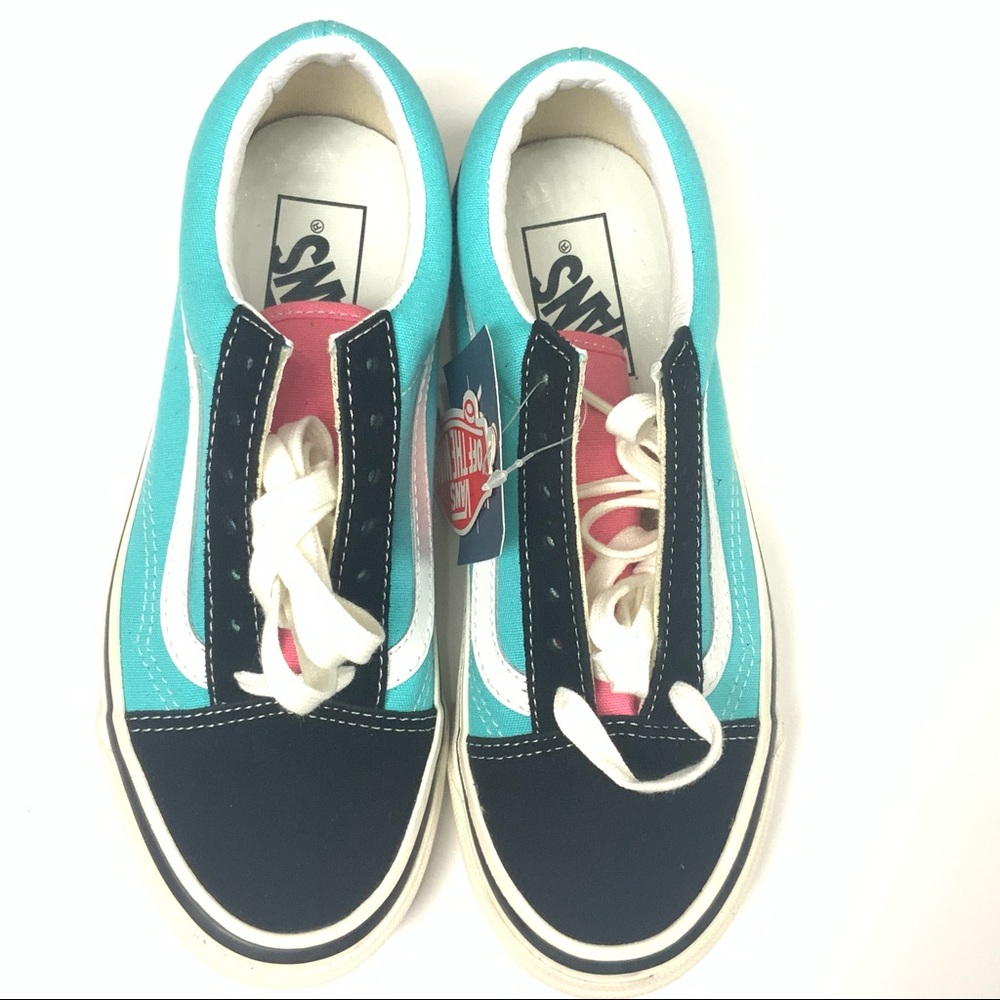 Vans OLD SKOOL Unisex Sneakers Round Toes Athletic Trainers 6 Woman / 4.5 Men - Picture 2 of 11